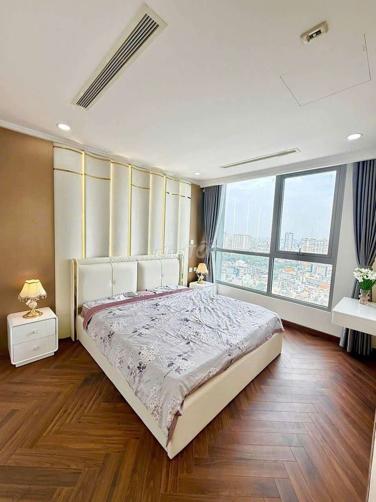 The owner rented three Vinhomes Grand Park bedrooms full of advanced furniture