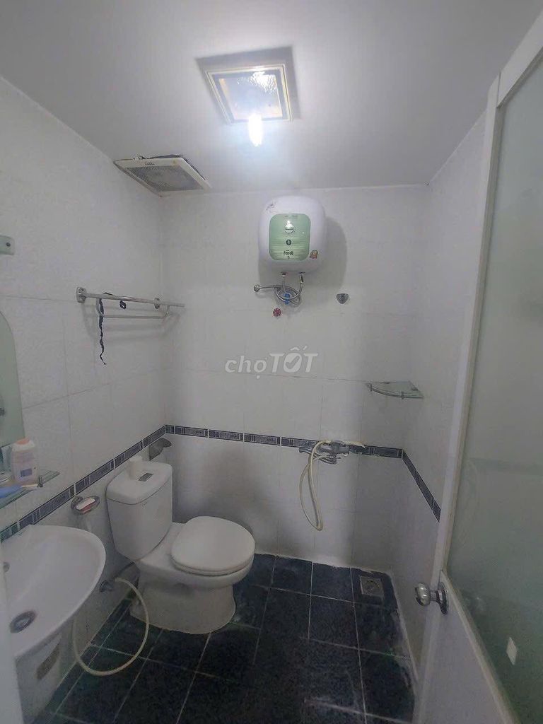 Need to rent apartment 109 Nguyễn Biểu, District 5.