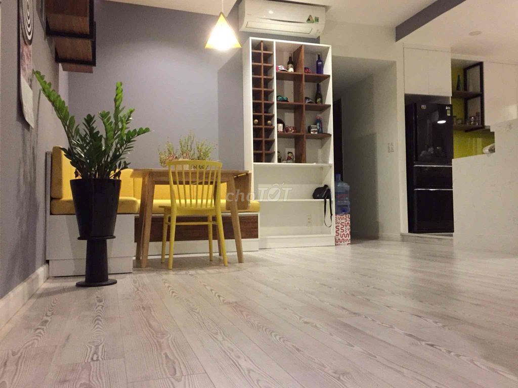 Rent two bedrooms. 100 meters. That's 15 million.