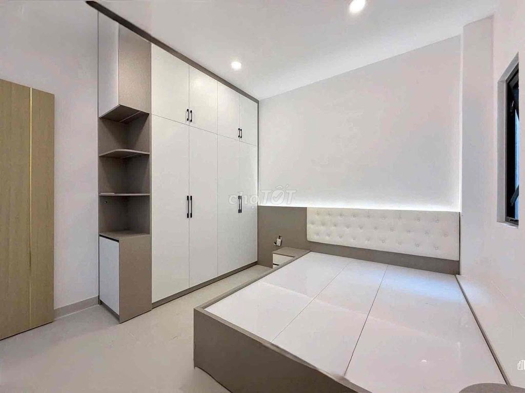- Level 2 bedroom right now. Lạc Long Quân. - Move to District 10, District 3.