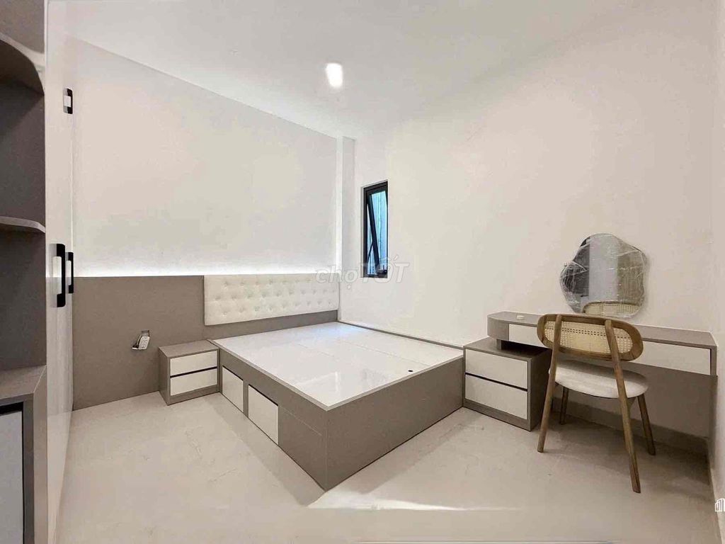 - Level 2 bedroom right now. Lạc Long Quân. - Move to District 10, District 3.