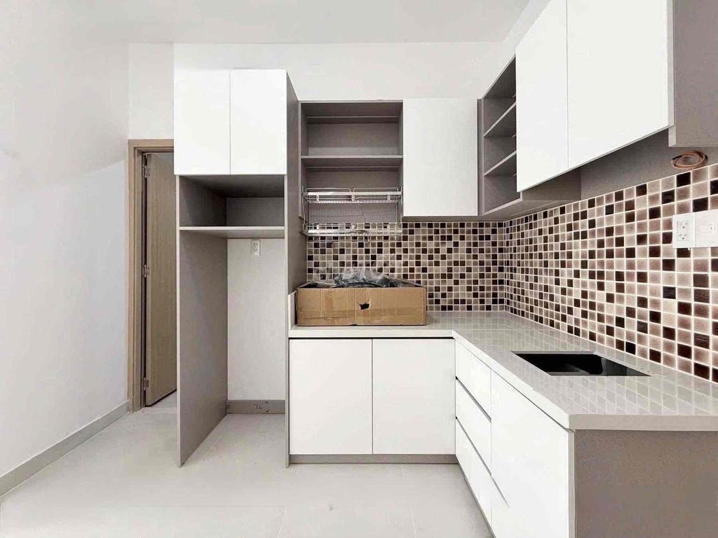 - Level 2 bedroom right now. Lạc Long Quân. - Move to District 10, District 3.