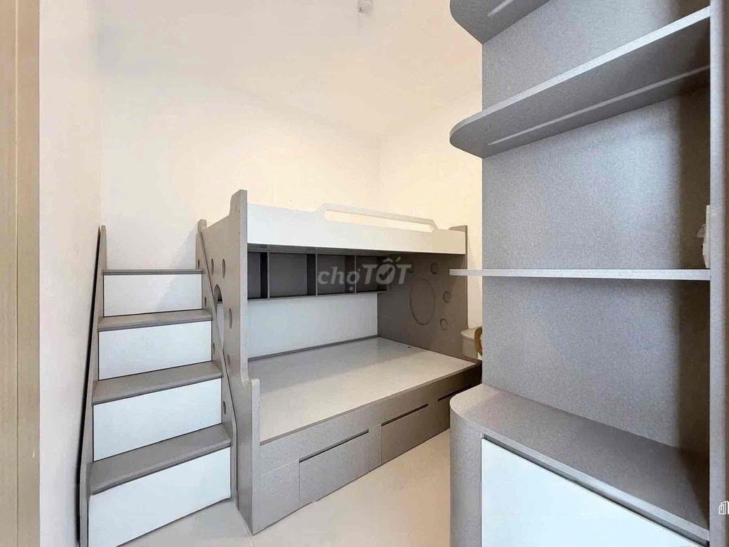 - Level 2 bedroom right now. Lạc Long Quân. - Move to District 10, District 3.
