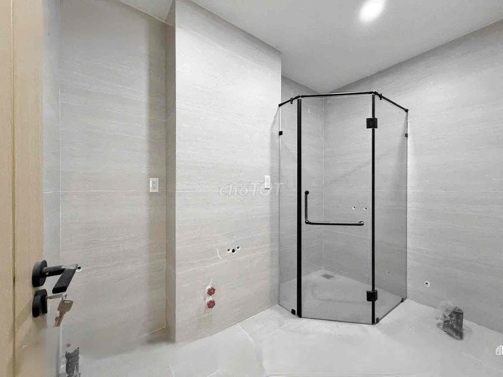 - Level 2 bedroom right now. Lạc Long Quân. - Move to District 10, District 3.