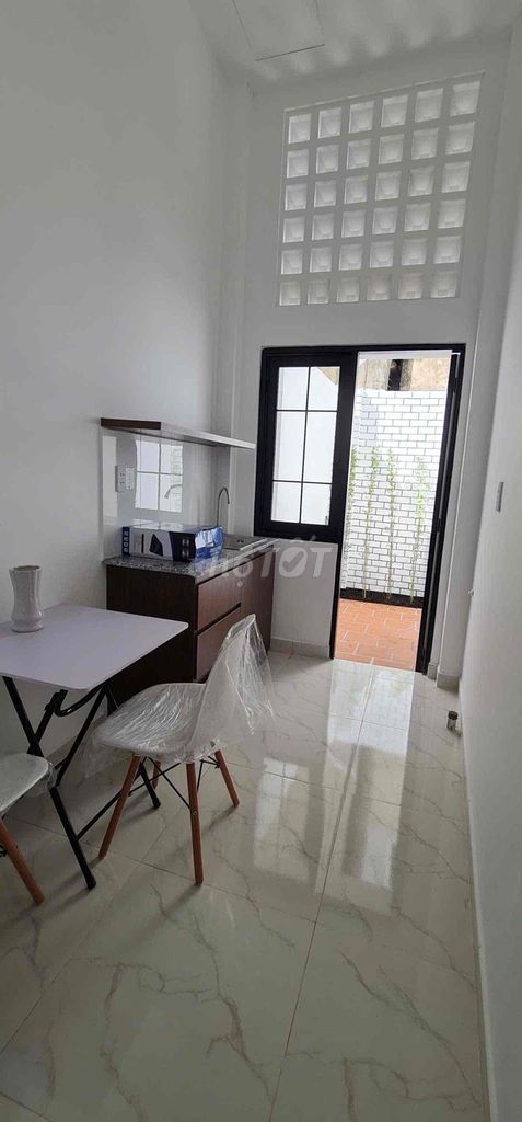 Dupex separates the balcony from Vĩnh Hội district 4