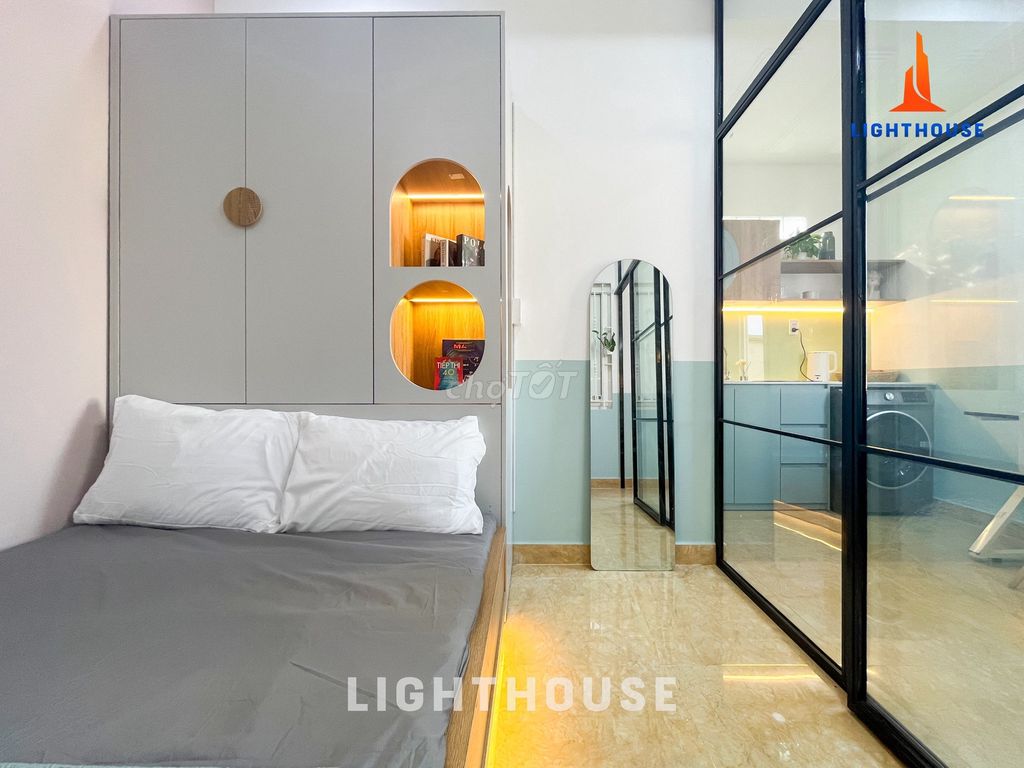 The kitchen apartment, the private washing machine near the bridge.