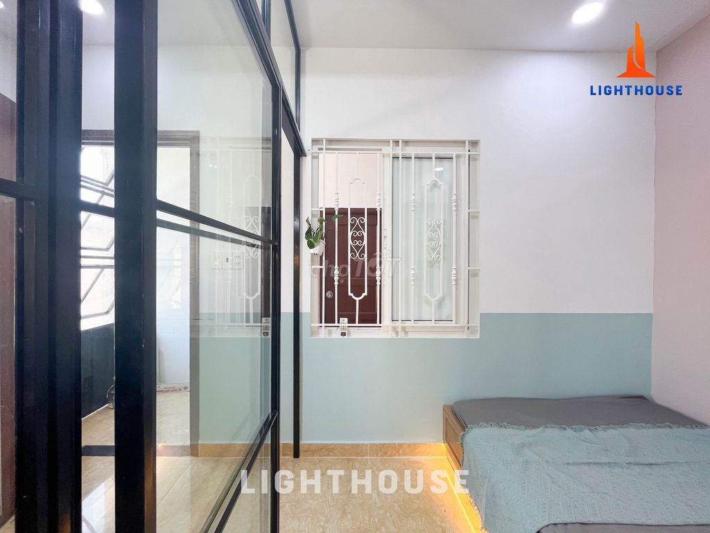 The kitchen apartment, the private washing machine near the bridge.