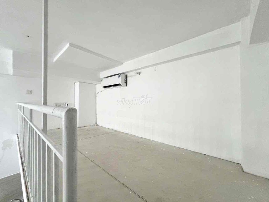 His apartment is wide open at the University of Literature.