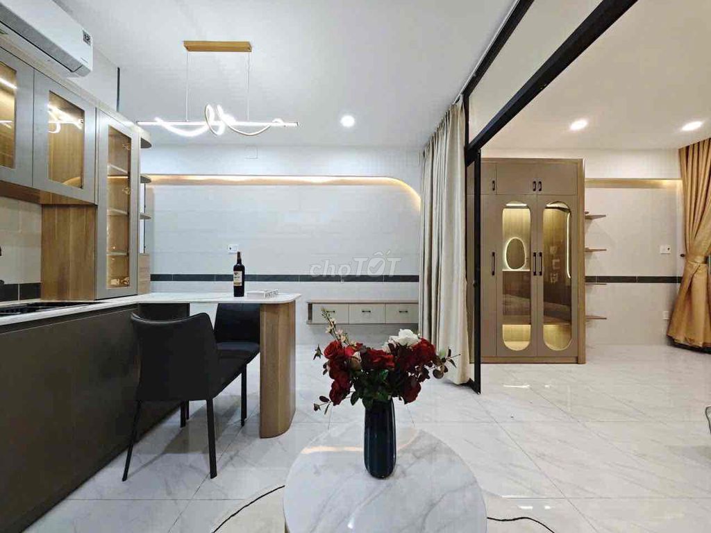 Super new plan. One bedroom, balcony in the middle of the third district.