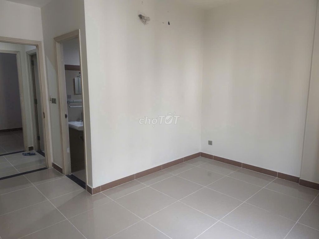 Rent an apartment out of Israel. Area 67 M, 2 bedrooms, 2 toilets, empty house. Eight million.