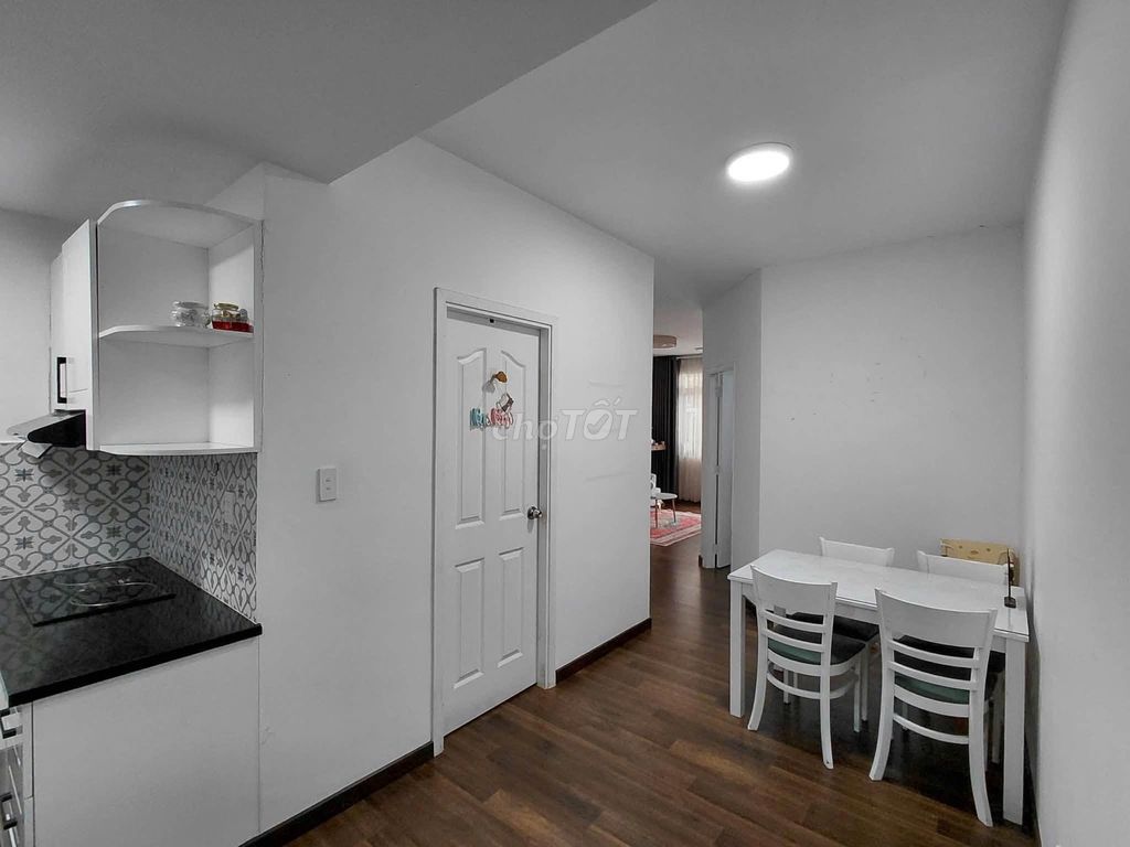 Cộng Hòa Plaza, two bedrooms, two toilets, full furniture, $1.5 million a month.