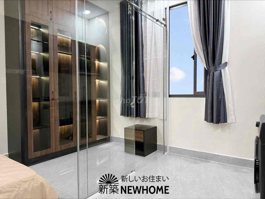 A high-end bedroom at the airport, planning to have a close-to-the-way bedroom. Go to the center.