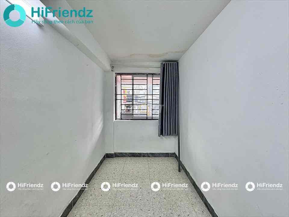 A private bedroom-- broad kitchen, separate bedroom, easy access.