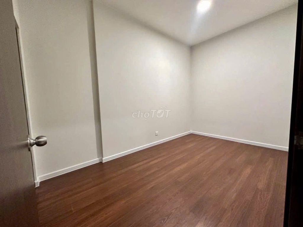 Picity building. tx13. District 12. 65 meters two bedrooms. ntcb. At 8.5 million.