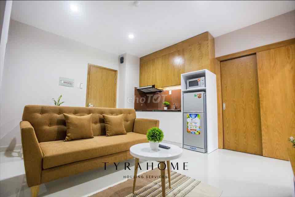 flat sightings close to the county. 3 is light, clean, easy to live in - full furniture.