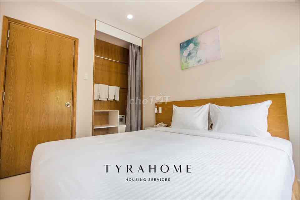 flat sightings close to the county. 3 is light, clean, easy to live in - full furniture.