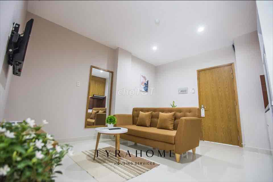 flat sightings close to the county. 3 is light, clean, easy to live in - full furniture.