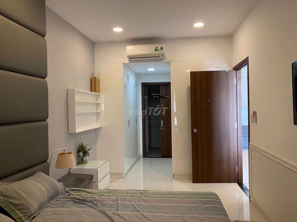 Republic Plaza-Cộng Hòa, two bedrooms, two toilets, full interior rent of 15 million a month.