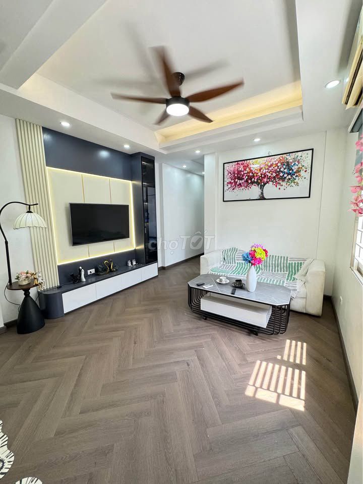 Rent C/C Central Plaza, Phạm Văn Hai - nice house for 14 million a month.