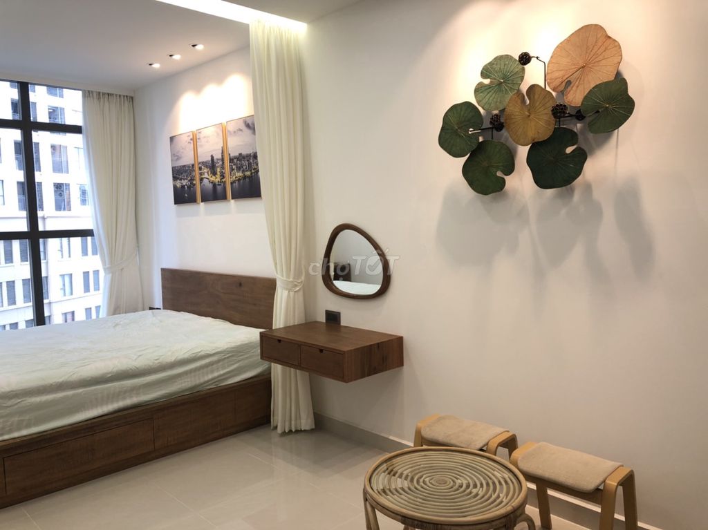 Renting Saigon Royal 40 m2 full interior cost 16 million a month.