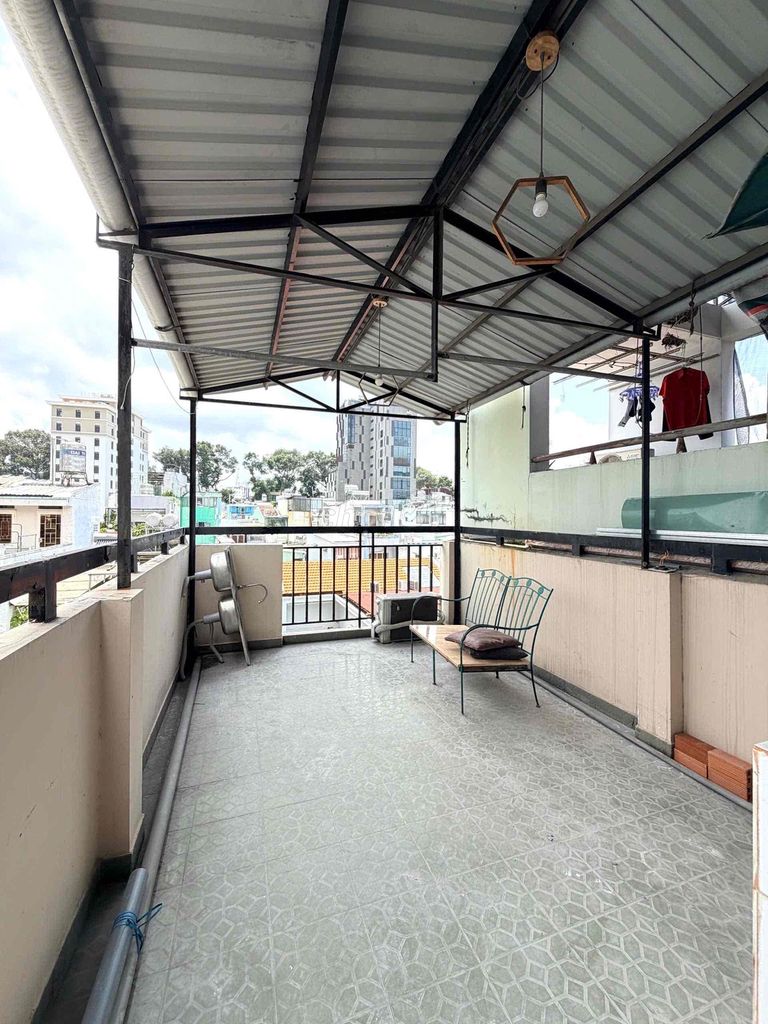 The balcony kitchen near the bar to park 239rd district.