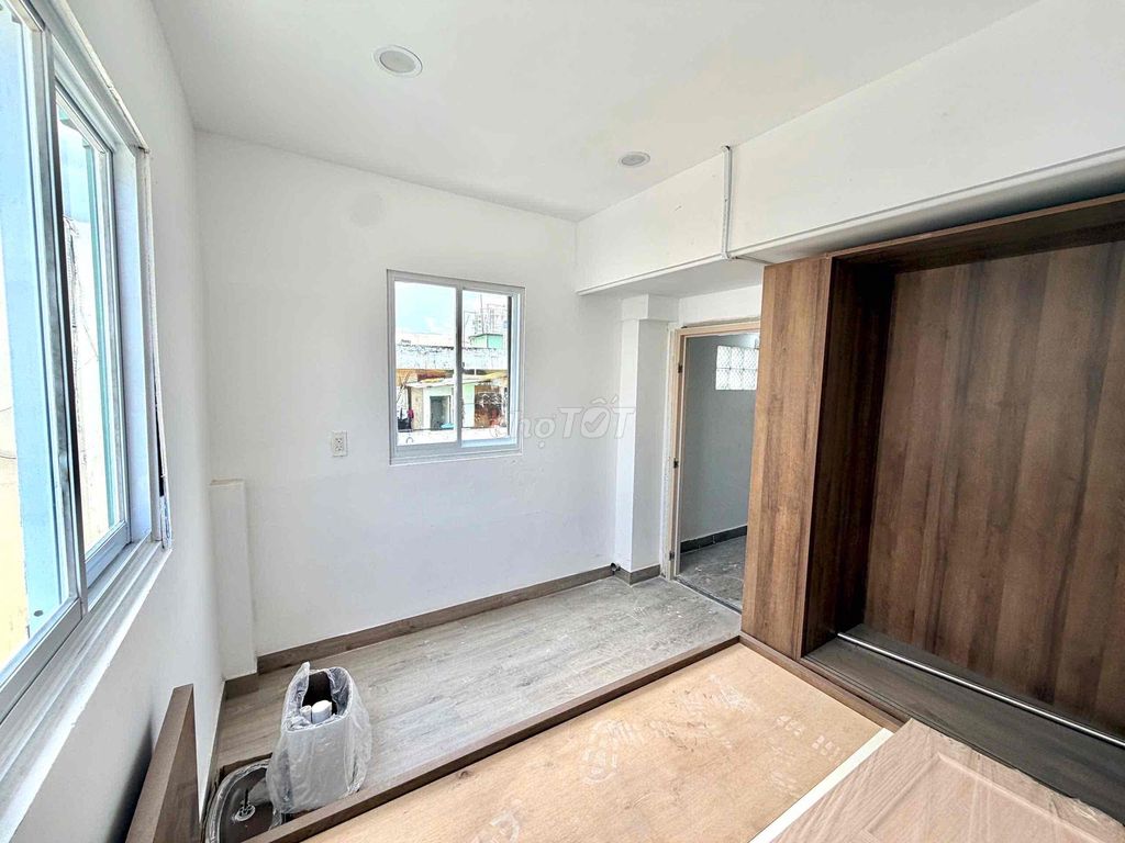 The balcony kitchen near the bar to park 239rd district.