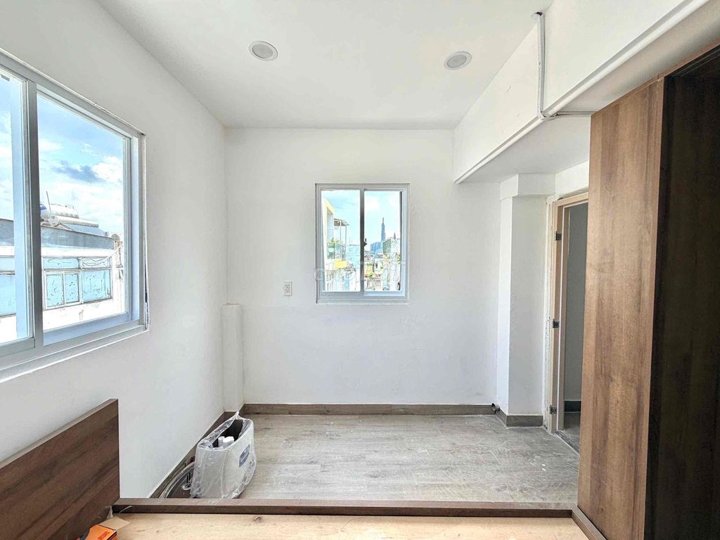The balcony kitchen near the bar to park 239rd district.