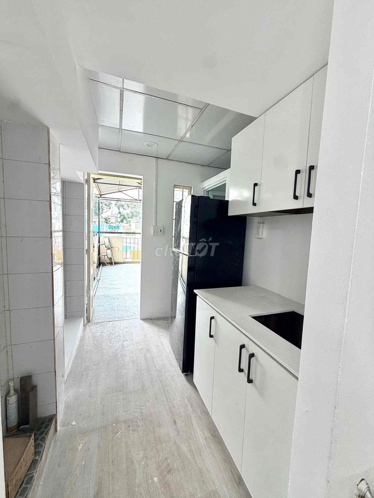 The balcony kitchen near the bar to park 239rd district.