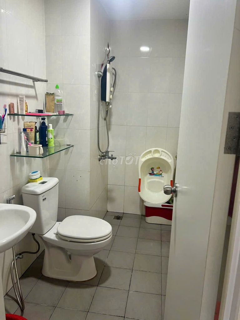 Chung cư Đông Hải, Tô Ký, District 12: 6.5 million, interior, two bedrooms, two toilets.