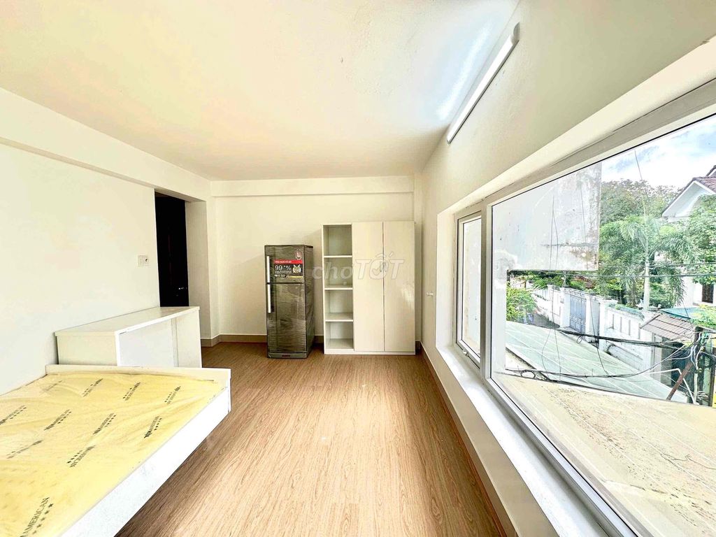 Open your studio full window interiors, low-priced downtown 7th.
