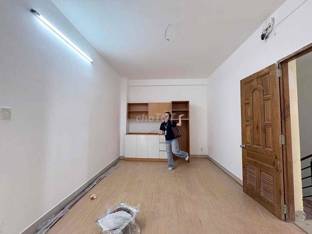 Opening a balcony bedroom, stduio Him Lametta tdt tmit nttu