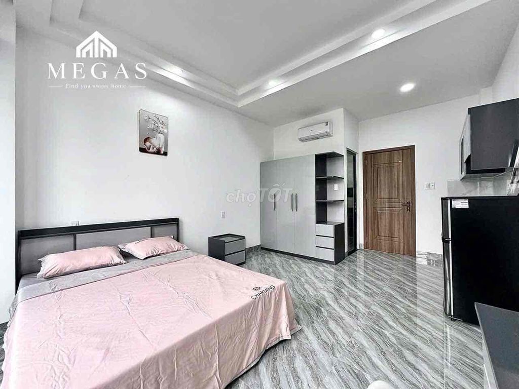The service apartment -- 100 percent built -- balcony -- right at Lê Văn Khương.