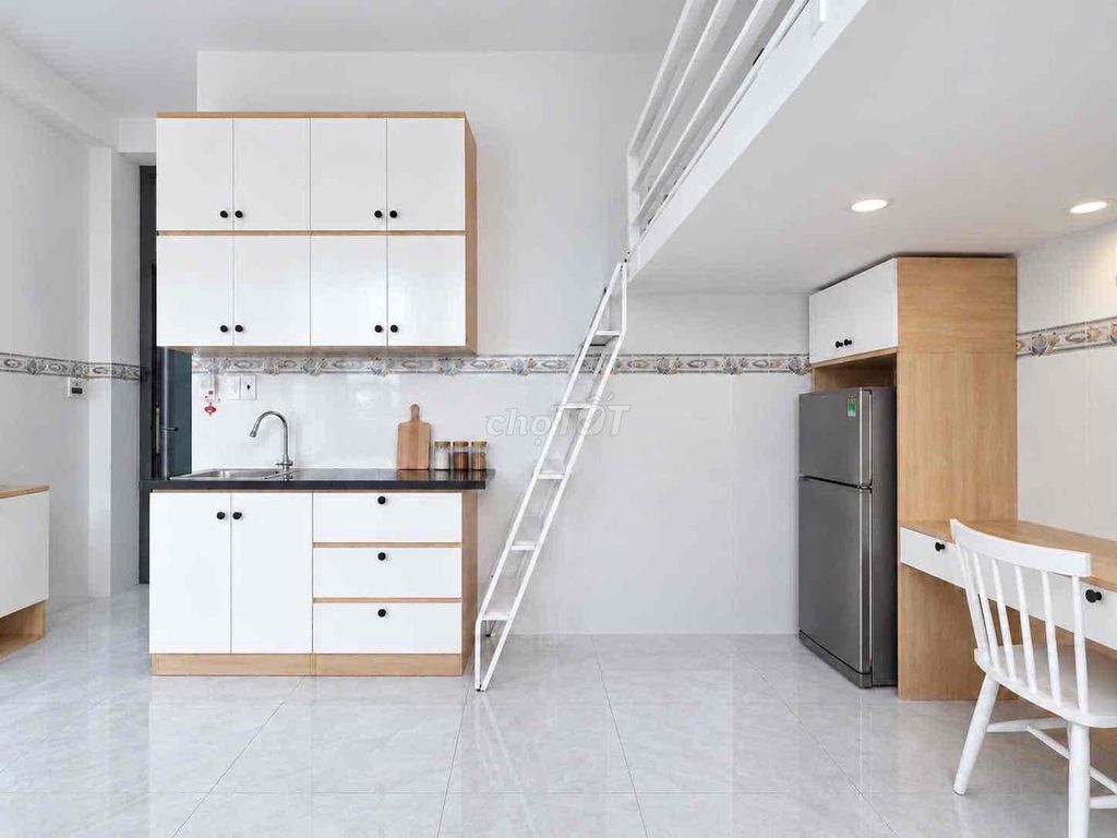 The new bandol apartment -- the elevator at the dedication university.