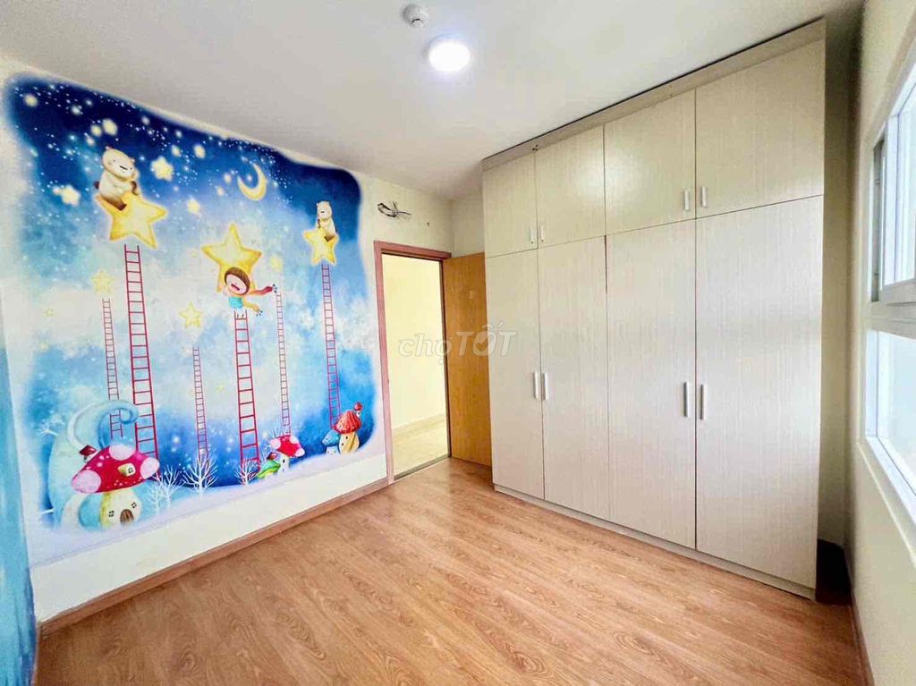 An Phú Đông apartment 2 bedroom 2 toilets, interiors like empty houses in the same place