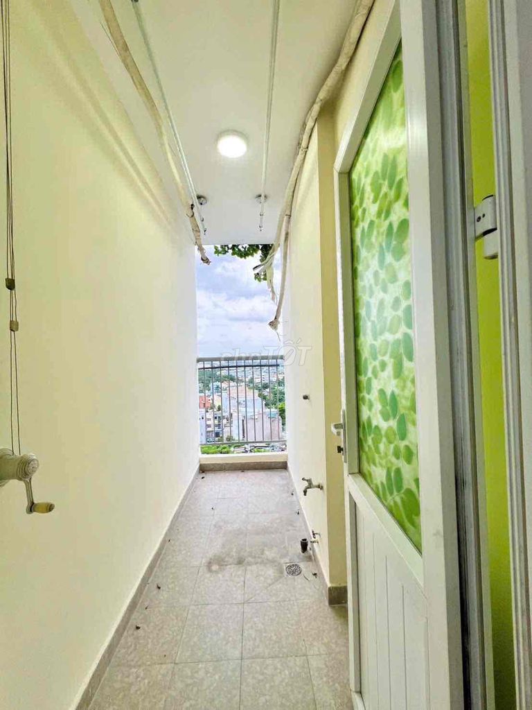 An Phú Đông apartment 2 bedroom 2 toilets, interiors like empty houses in the same place