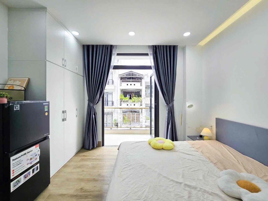 A balcony bedroom -- near lotte Mart District 7 01, full interior.