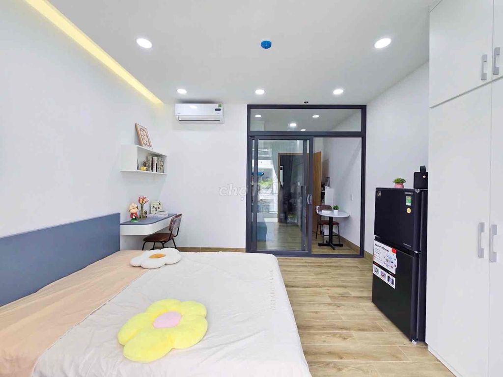 A balcony bedroom -- near lotte Mart District 7 01, full interior.