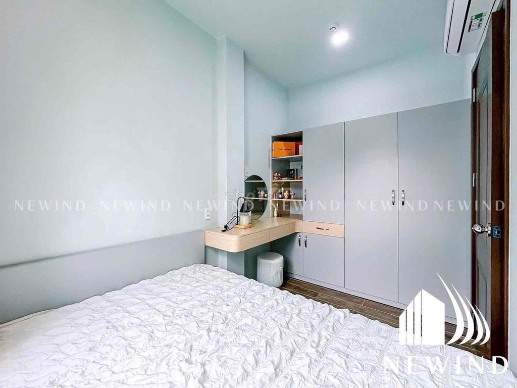 A balcony bedroom -- near lotte Mart District 7 01, full interior.