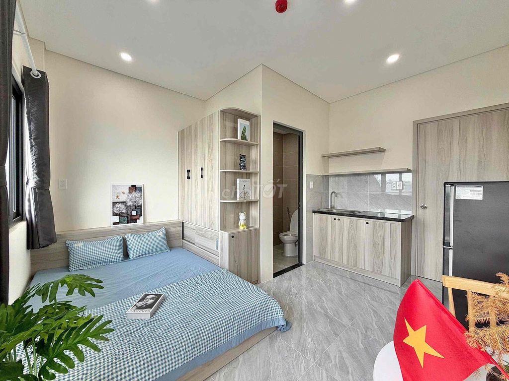 empty the balcony room full of furniture now Phan Huy Ích