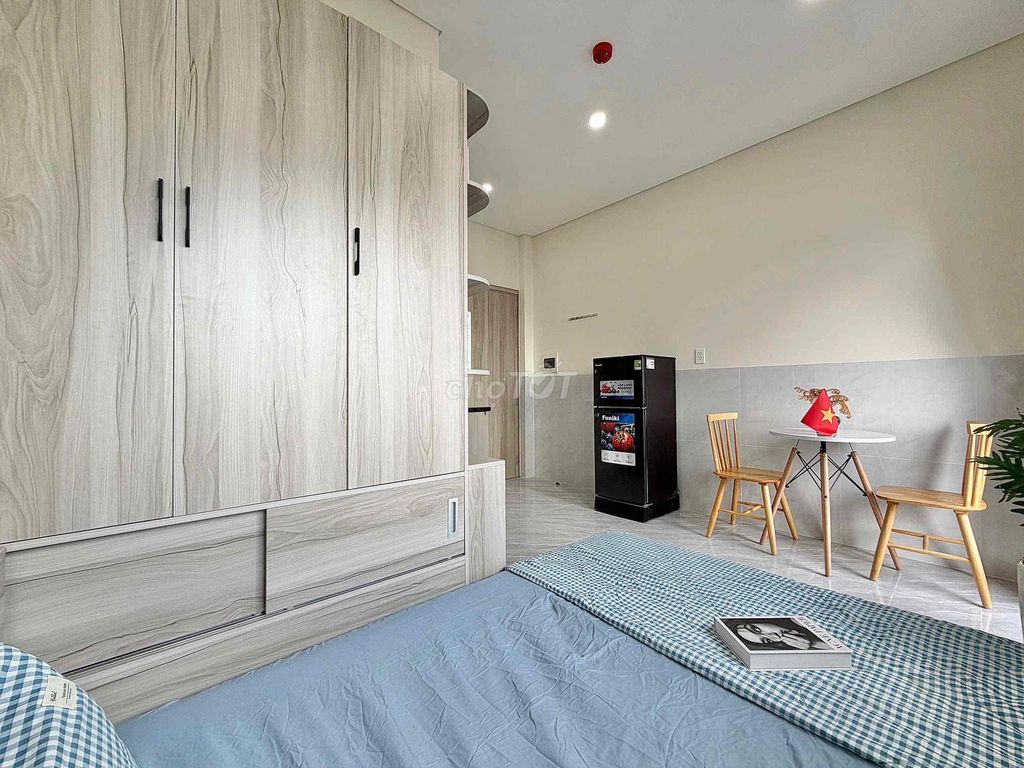 empty the balcony room full of furniture now Phan Huy Ích