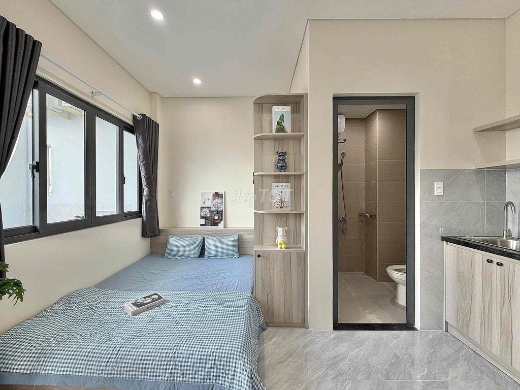 empty the balcony room full of furniture now Phan Huy Ích