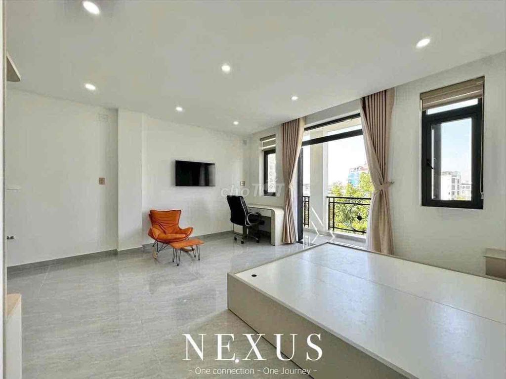Get out of here! upper-level service apartment - full interior - right around democratic circles