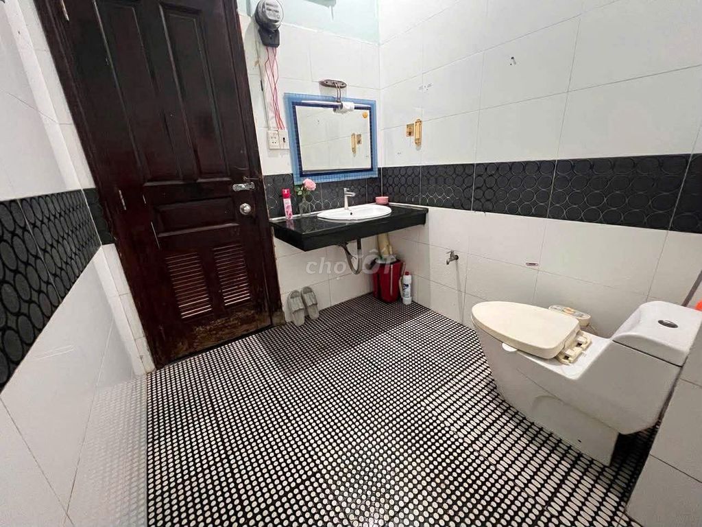 Rent a two-room room. A double toilet.