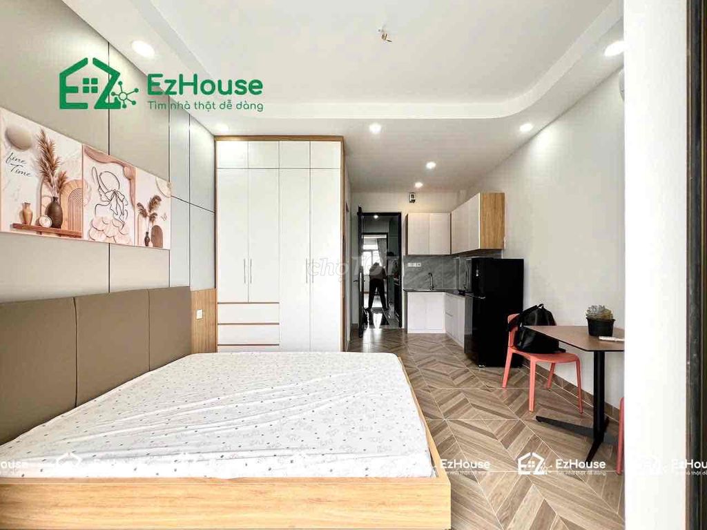 studio super - end Nguyễn Thái Sơn - large interior balcony