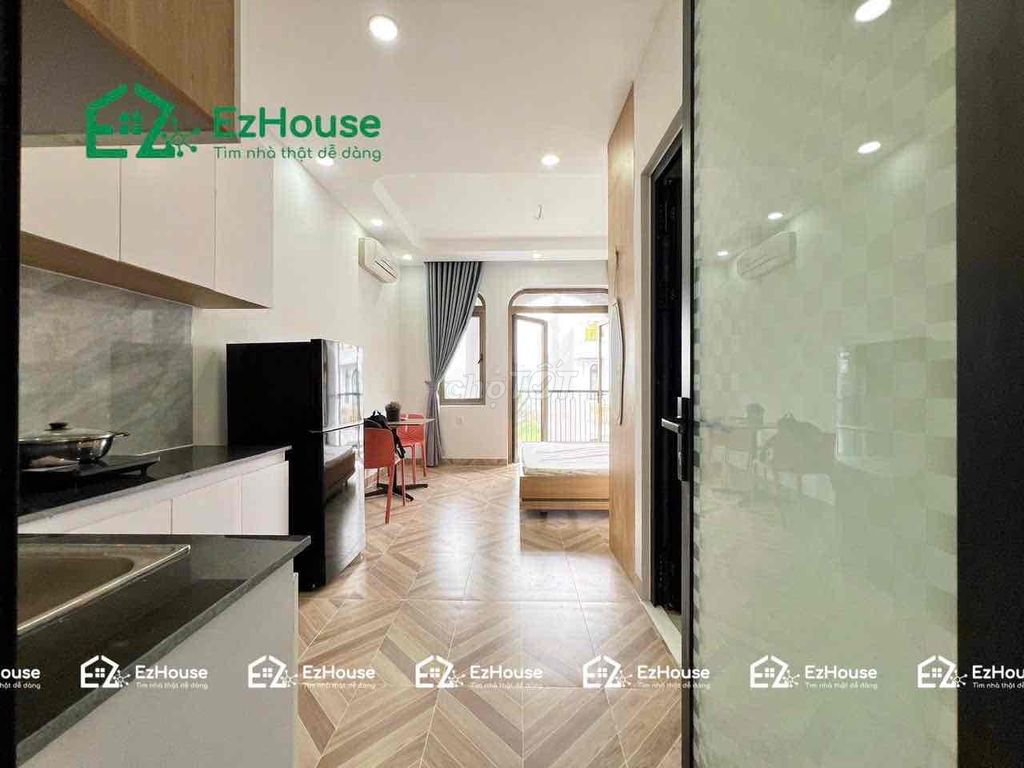 studio super - end Nguyễn Thái Sơn - large interior balcony