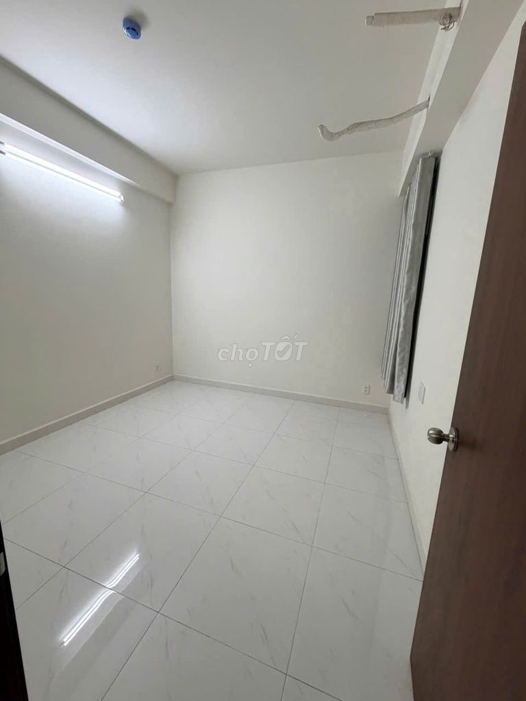 Rent Green River 3 Bedrooms 2 toilets at 10.5 million with three air conditioning, 8th District.