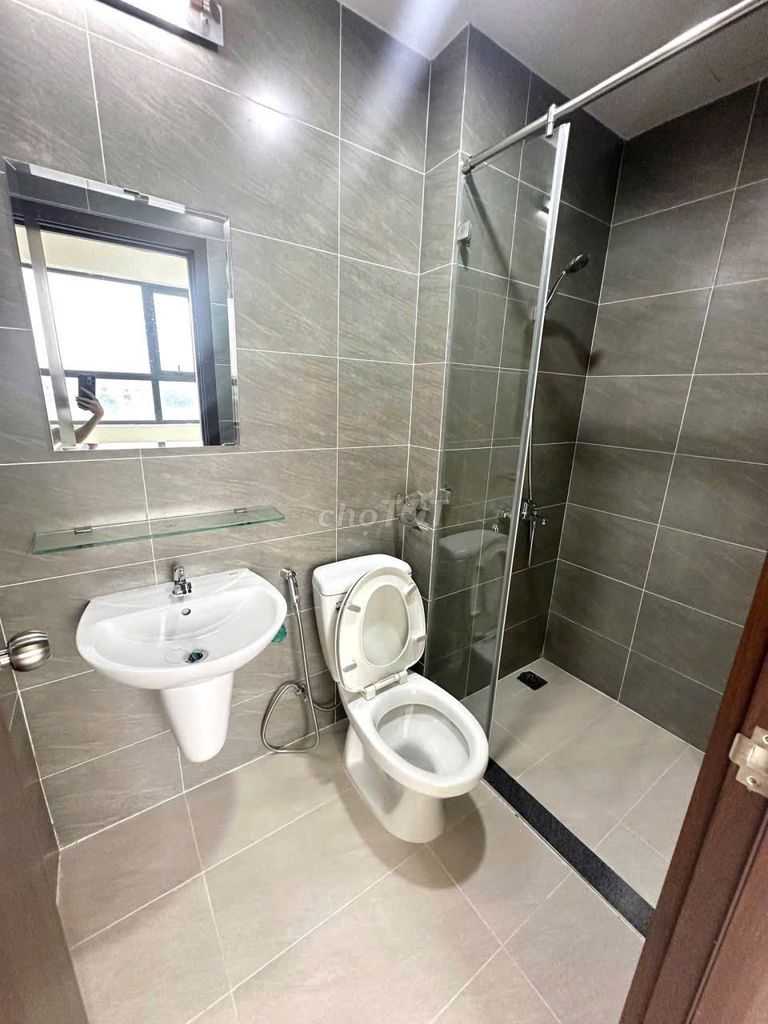 Rent Green River 3 Bedrooms 2 toilets at 10.5 million with three air conditioning, 8th District.