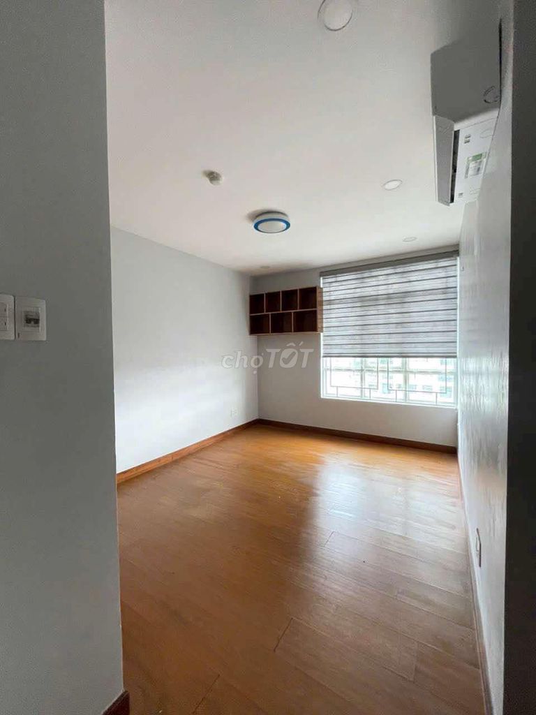 You need to rent out the Vietcong apartment, Tạ Quang Bửu, 8th place.