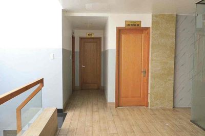 Rent a building on 59 B Street, area 10 x20 xd four. There's an elevator.