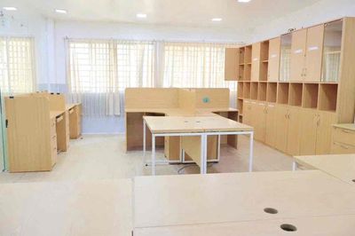 Rent a building on 59 B Street, area 10 x20 xd four. There's an elevator.